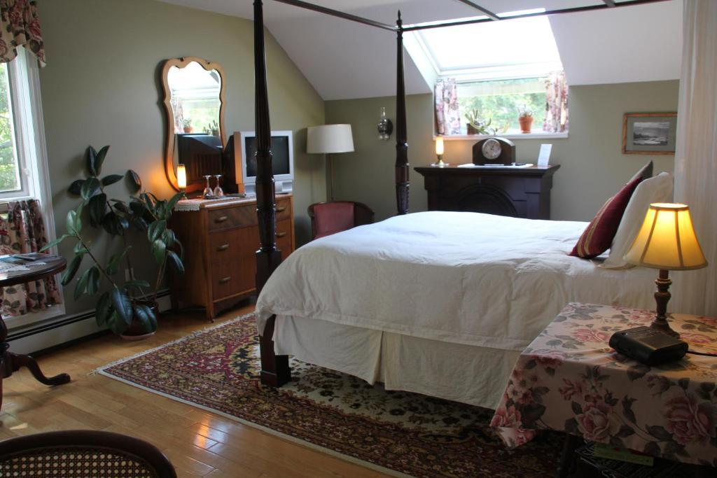 טרורו Tulips And Thistle B&B חדר תמונה